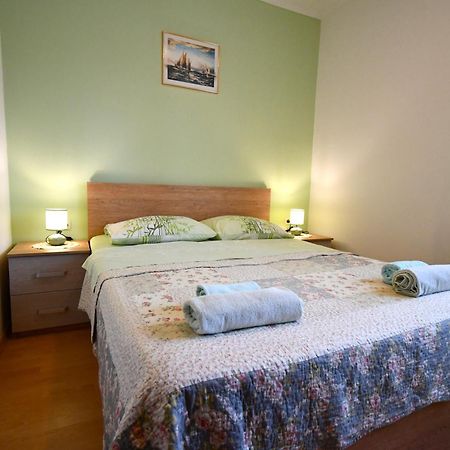 Lopar 239 Hotell Eksteriør bilde